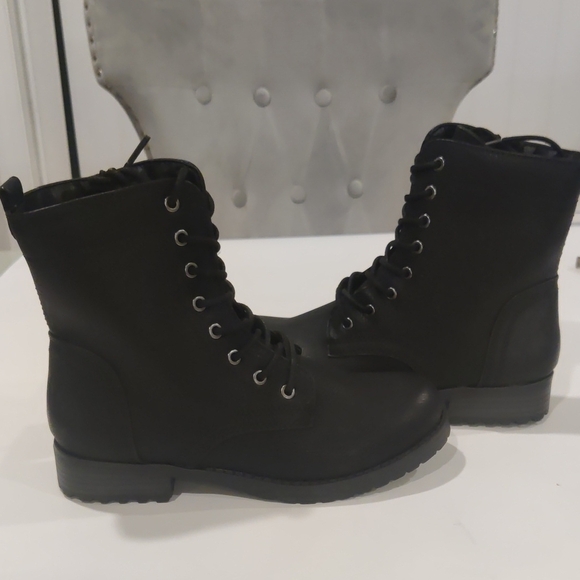 Amazon Essentials Black Combat Boots - Picture 2 of 9